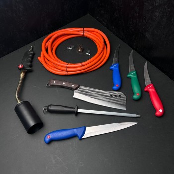 Set macelarie 11 piese, Arzator Nurgaz, Satar, 4 Cutite inox, pila ascutit si furtun gaz 5m cu accesorii