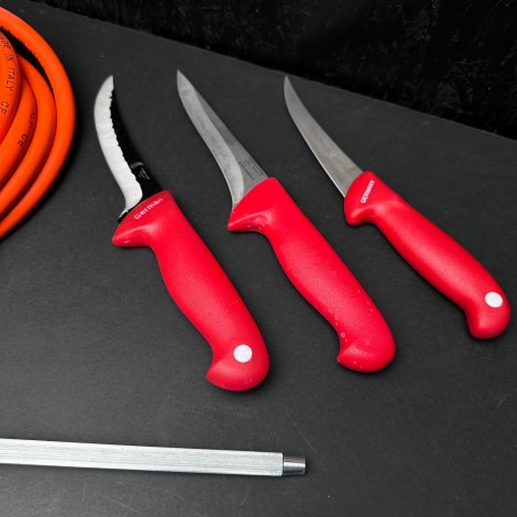 Set macelarie 7 piese, Arzator Nurgaz, Toporisca, 3 Cutite, pila ascutit si furtun gaz 5m cu accesorii, cutite rosii