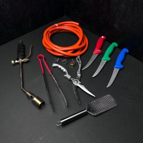 Set macelarie 11 piese, Arzator Nurgaz, 3 Cutite, Foarfece, Cleste si Razatoare bucatarie plus furtun gaz 4m cu accesorii