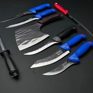 Set macelarie Black Edition 8 piese, 6 cutite profesionale + 1 Satar fier forjat si 1 pila ascutit