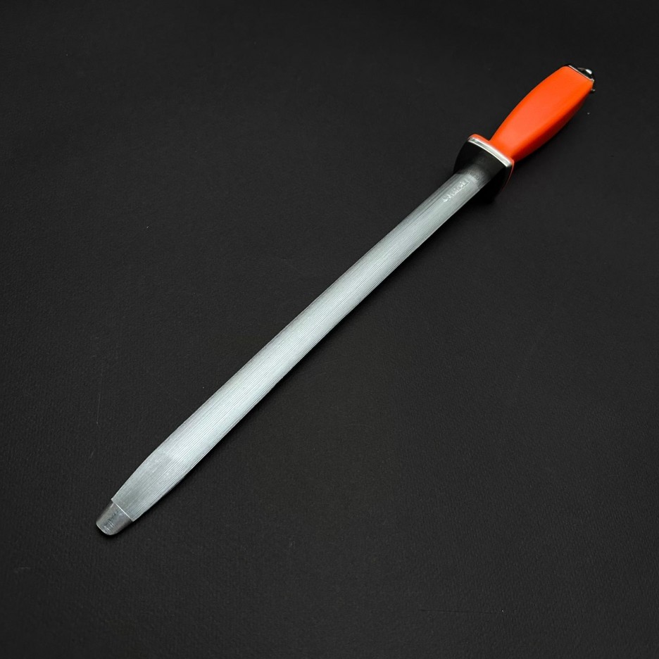 Pila ascutit cutite masat 46cm, maner plastic portocaliu cu agatatoare, PIL-46O