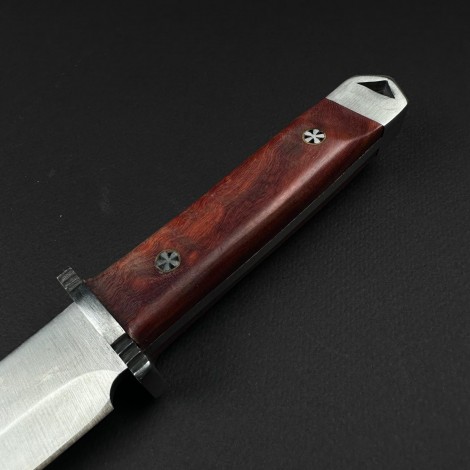 Cuțit camping/survival tip Bowie 35 cm – lamă otel inox, mâner lemn maro, teacă piele gravata dragon FR20