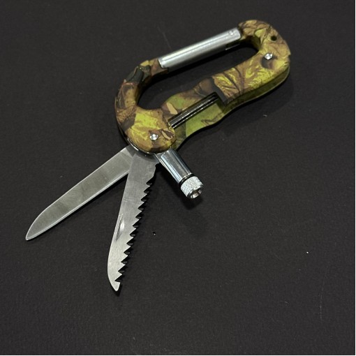 Briceag multifuncțional camping 14cm cu carabinier si LED – lamă dreaptă + ferăstrău, mâner camuflaj, BRC-MULTI14C